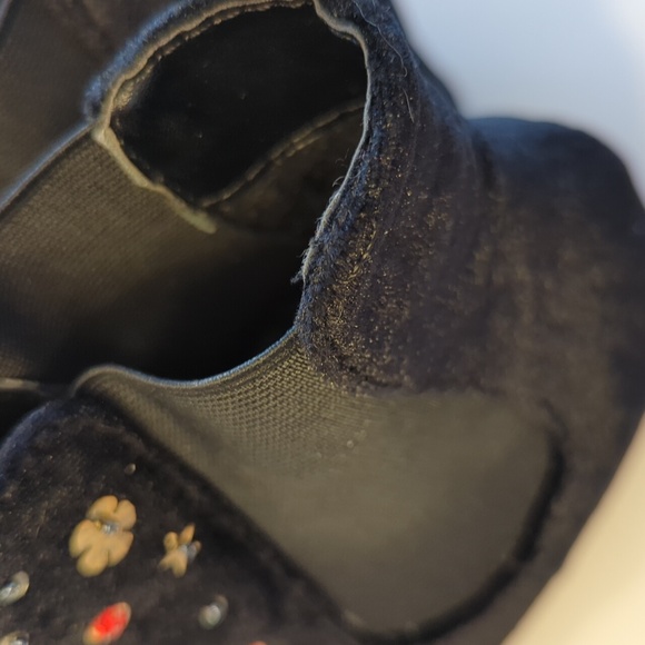 Betsy Johnson velvet booties - Picture 5 of 10